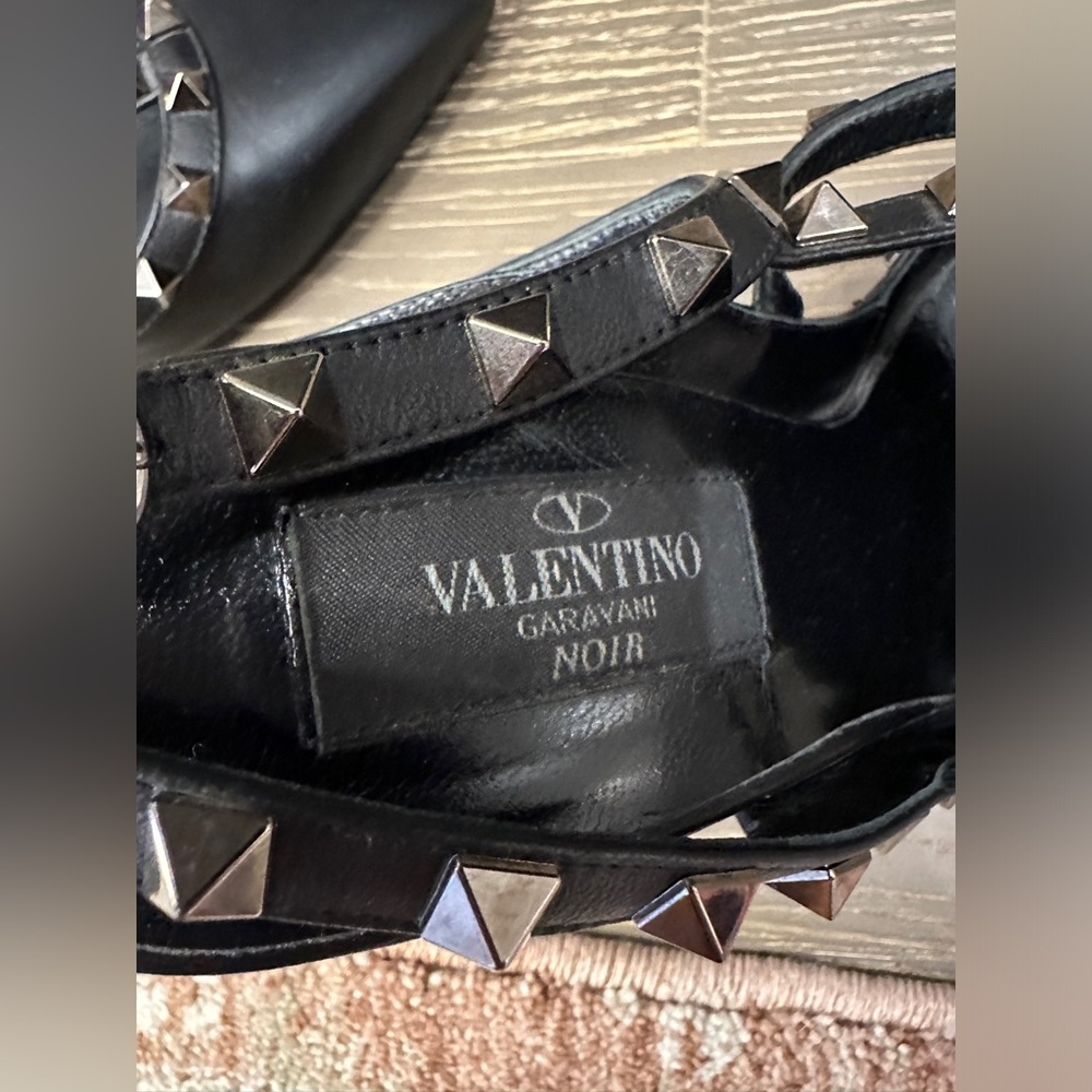 VALENTINO GARAVANI | Noir Rockstud Pointed Toe Heels | Size 38 - Picture 8 of 13